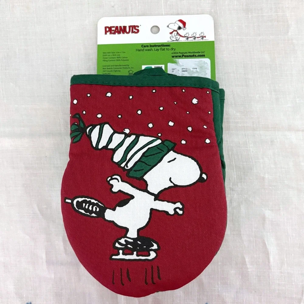 Peanuts Snoopy Christmas 2 Pack Silicone‎ Mini Oven Mitts Ice Skating Red Green
